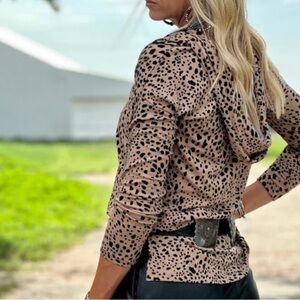 Texas True Threads Brooke Leopard Hoodie- Size Medium- Comfy! Preowned
